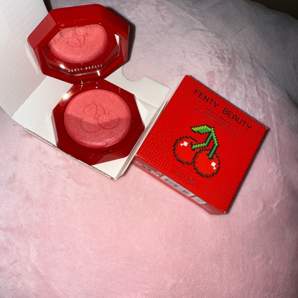 Fenty Beauty Hot Cheeks Velour Highlighter Blush-New!